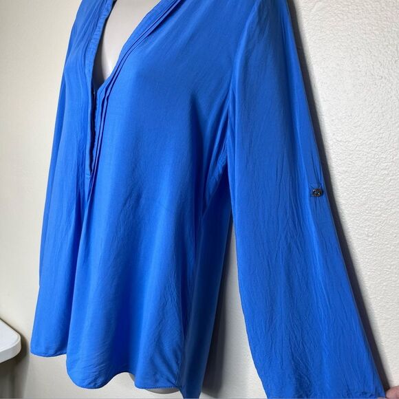Lilly Pulitzer Blue Popover Roll Tab Long Sleeve Rayon Shirt Women Medium FLAWED - Picture 4 of 13